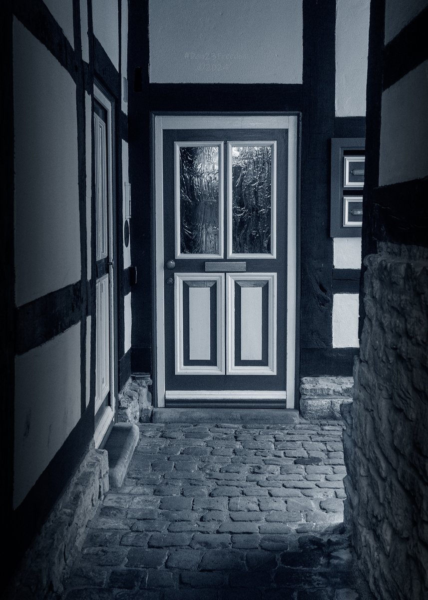 📷 1/160 sec at f/5,6, ISO 8000, 40 mm (40 G) #dan23freedom
#germany #nordrheinwestfalen #streetphotography #street #fachwerkhaus #fachwerk #fachwerkliebe #doorsoftheworld #doorsofdistinction