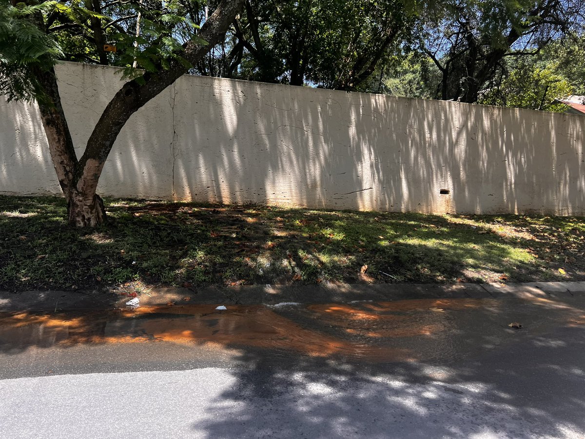 kvdwalt's tweet photo. @JHBWater water coming out of the ground on berkeley Avenue for last 3 days. Closest corner is grosvener rd and berkeley Ave. https://t.co/XQQGbi9BZ6