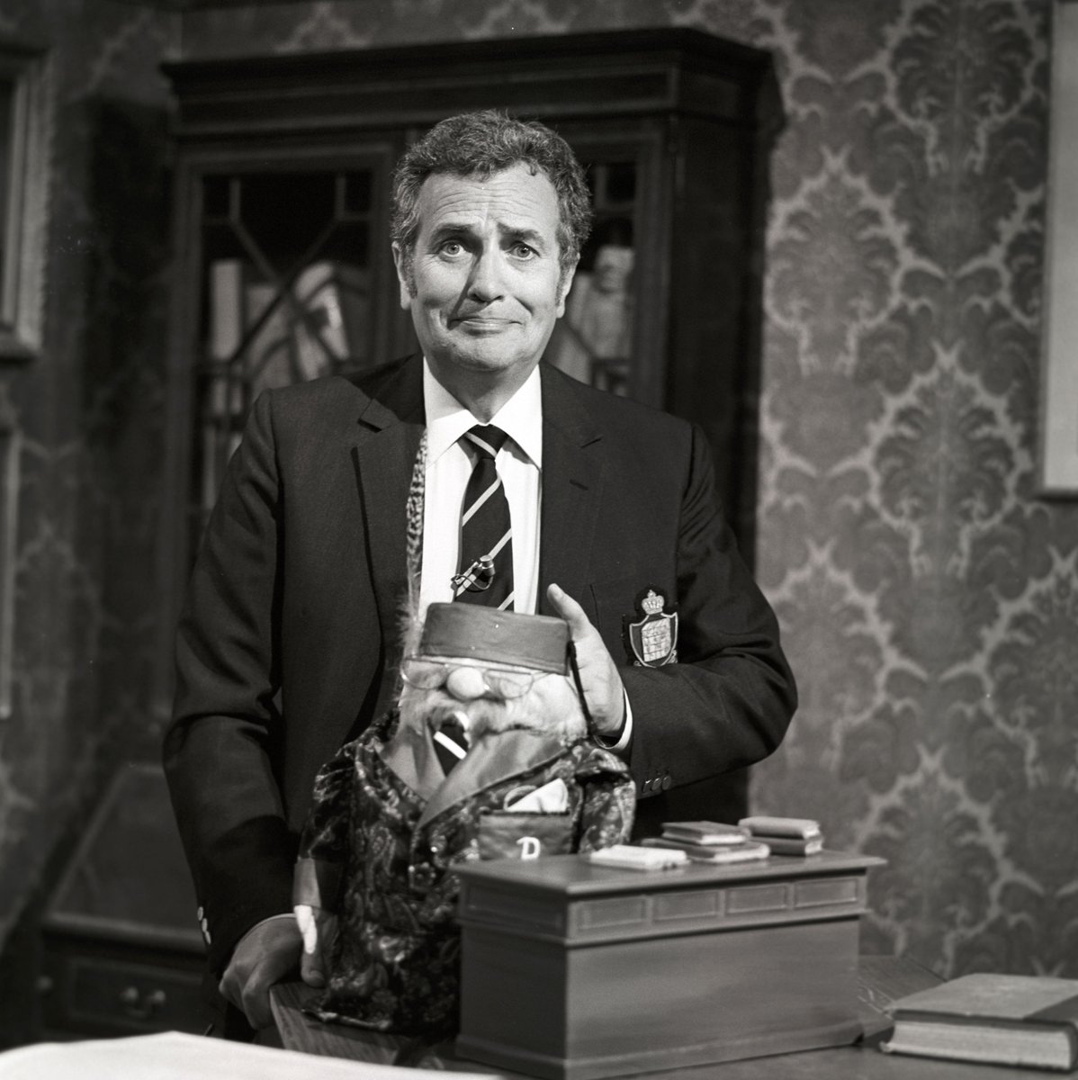 ThamesTVArchive's tweet photo. Remembering Michael Bentine, CBE who was born on this day in 1922. He famously presented Potty Time which ran for 7 series from 1973 to 1980. #pottytime #michaelbentine #michaelbentinespottytime https://t.co/9Le1g58cYR