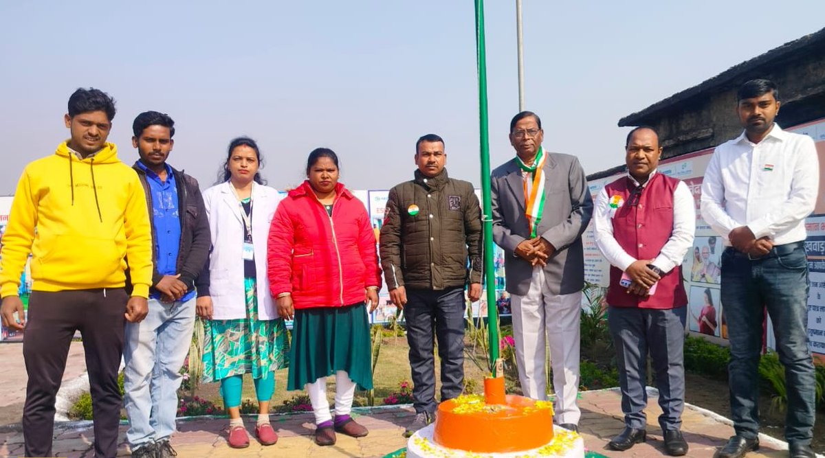 citizens_cf's tweet photo. Celebrating 75th year of Republic Day: @citizens_cf and @ESLSteelLimited under #Aarogya Project Celebrated #RepublicDay in PHC Dhandabar, Chas, #Bokaro in presence of CSR Team, elected representatives and team @citizens_cf. #CFat26 https://t.co/p58GgX2JeN