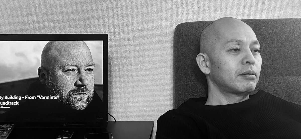 yasuoharada's tweet photo. ヨハン・ヨハンソンとわたし https://t.co/zjHyLPoYVU