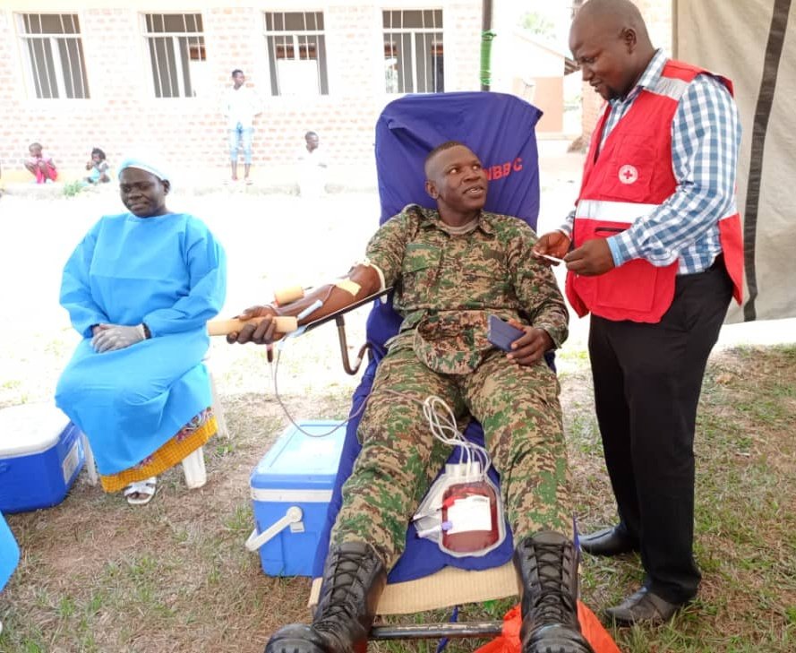UgandaRedCross's tweet image. Our team in  Arua City has joined the other stakeholders to commemorate the Liberation Day at Arua Primary School. 

We have also used the opportunity to collect blood as well as offer emergency Firstaid to the participants. 

#BloodIsLife
#SafeBloodSavesLives