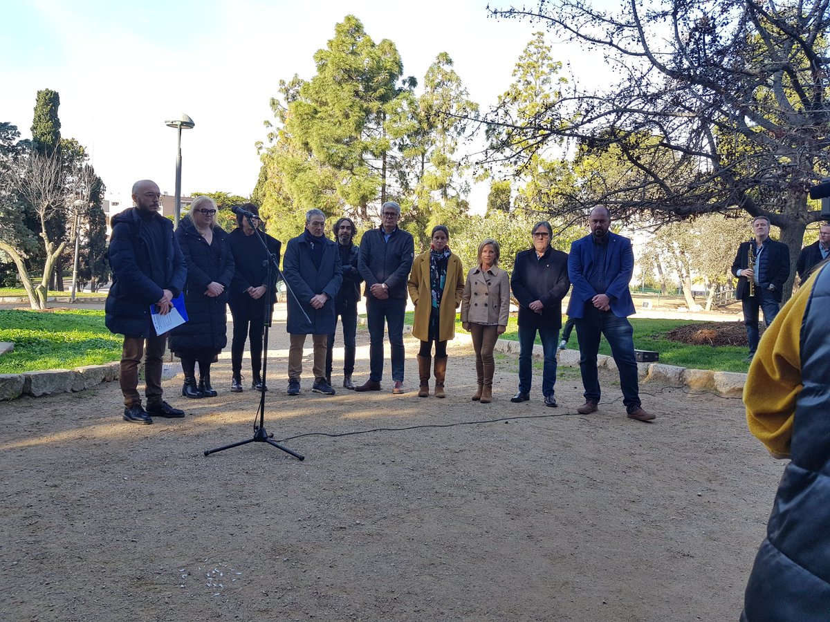 Junts_TGN's tweet photo. ✡ 🕎 Avui vigília del #diainternacionalenmemoriadelesvictimesdelholocaust al #campdemart hem fet homenatge a les víctimes amb les Escoles Ambaixadors del Parlament Europeu a Catalunya.
🇪🇺 Fem una ofrena floral al monument per honrar la memòria dels desapareguts al 1945.
👇🏻 https://t.co/dgcBAsYWsJ