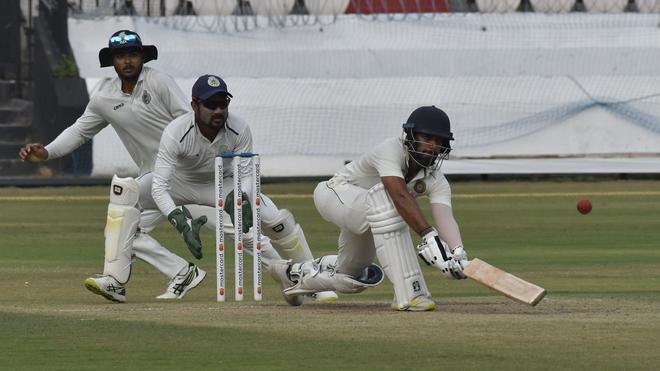 mufaddal_vohra's tweet photo. Hyderabad's innings Vs Arunachal Pradesh in the Ranji Trophy:

0 to 100 - 81 balls.
100 to 200 - 61 balls.
200 to 300 - 40 balls.
300 to 400 - 41 balls.
400 to 500 - 40 balls.

500 in just 43.5 overs...!!! 🤯💥 https://t.co/eQloEmVvrg