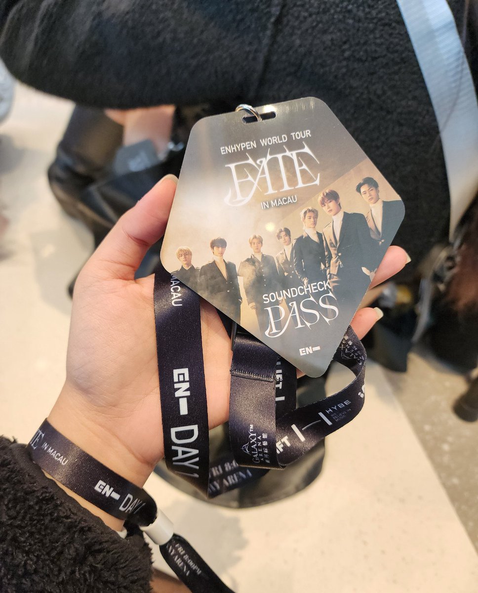 bellexdae's tweet photo. if i were to make a soundcheck pass for sg fans,, is anyone interested to buy? https://t.co/gEc40iA53u