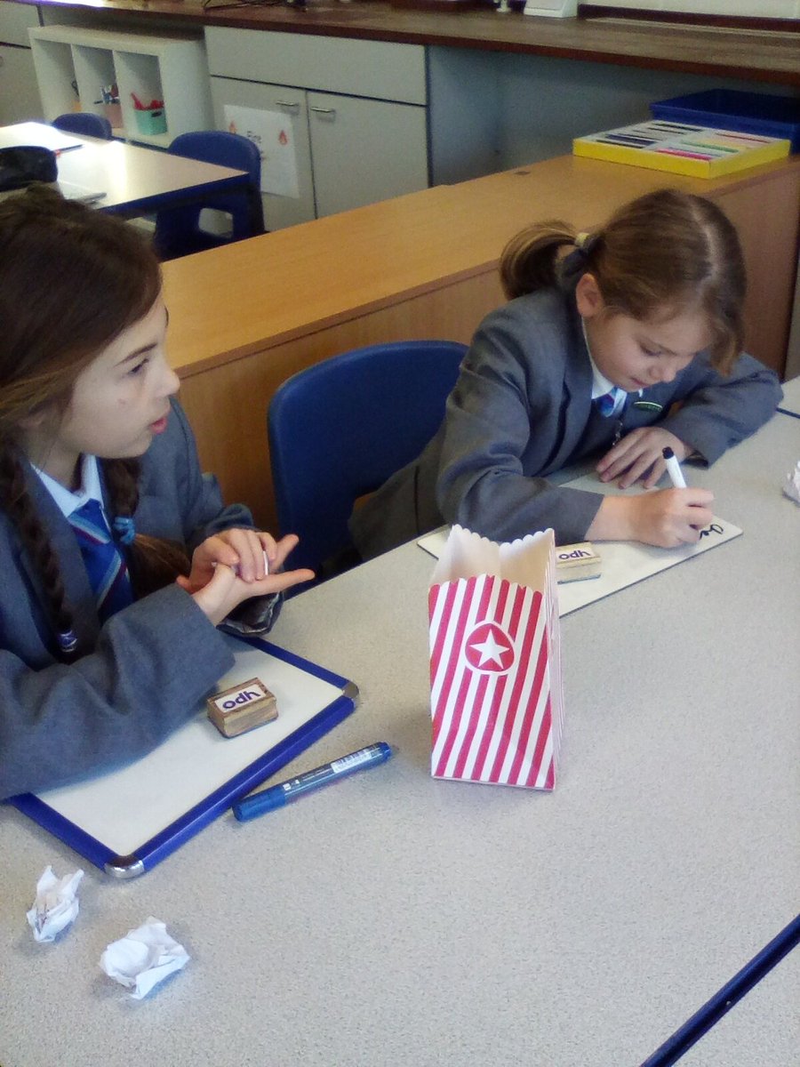 SgsYear4's tweet photo. #SGSYear4 are practicing their spellings for this week by playing a game of popcorn... sadly, no actual popcorn is involved 😥😋 #SGSCreativity #SGSDifference https://t.co/YPbIBfukA9