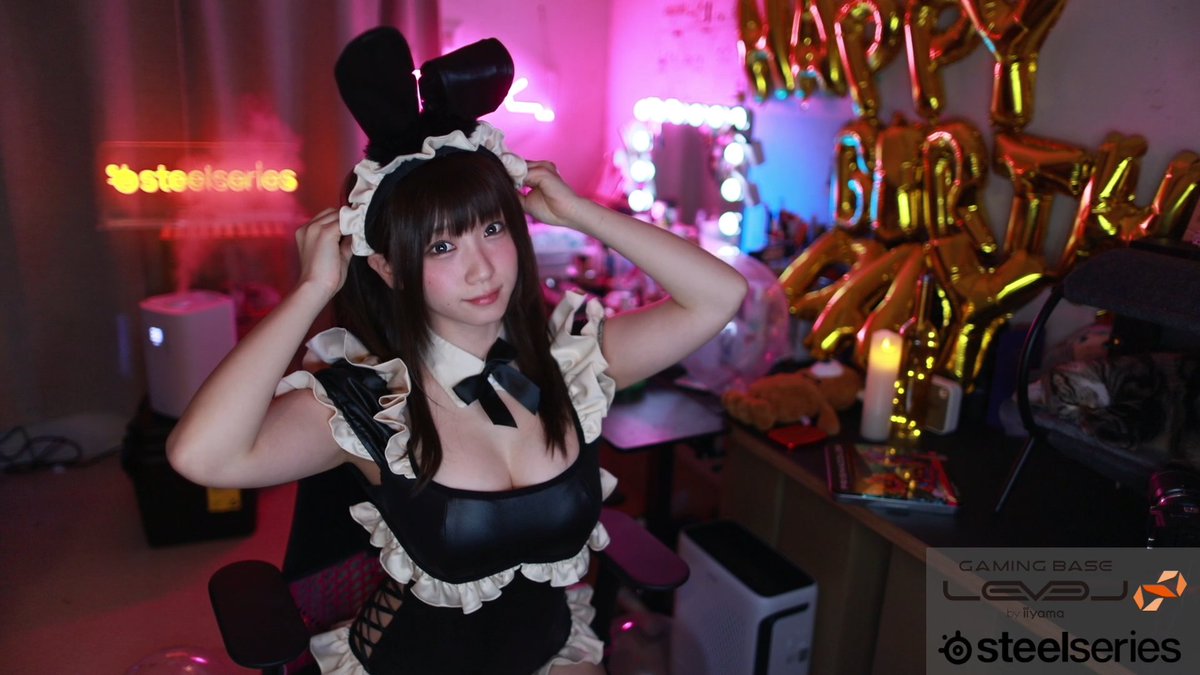moe_love19's tweet photo. 黒の光沢感あるメイド服がおっぱいでパンパンになってるのやばいって…
#伊織もえ https://t.co/xg6Li9xoeO