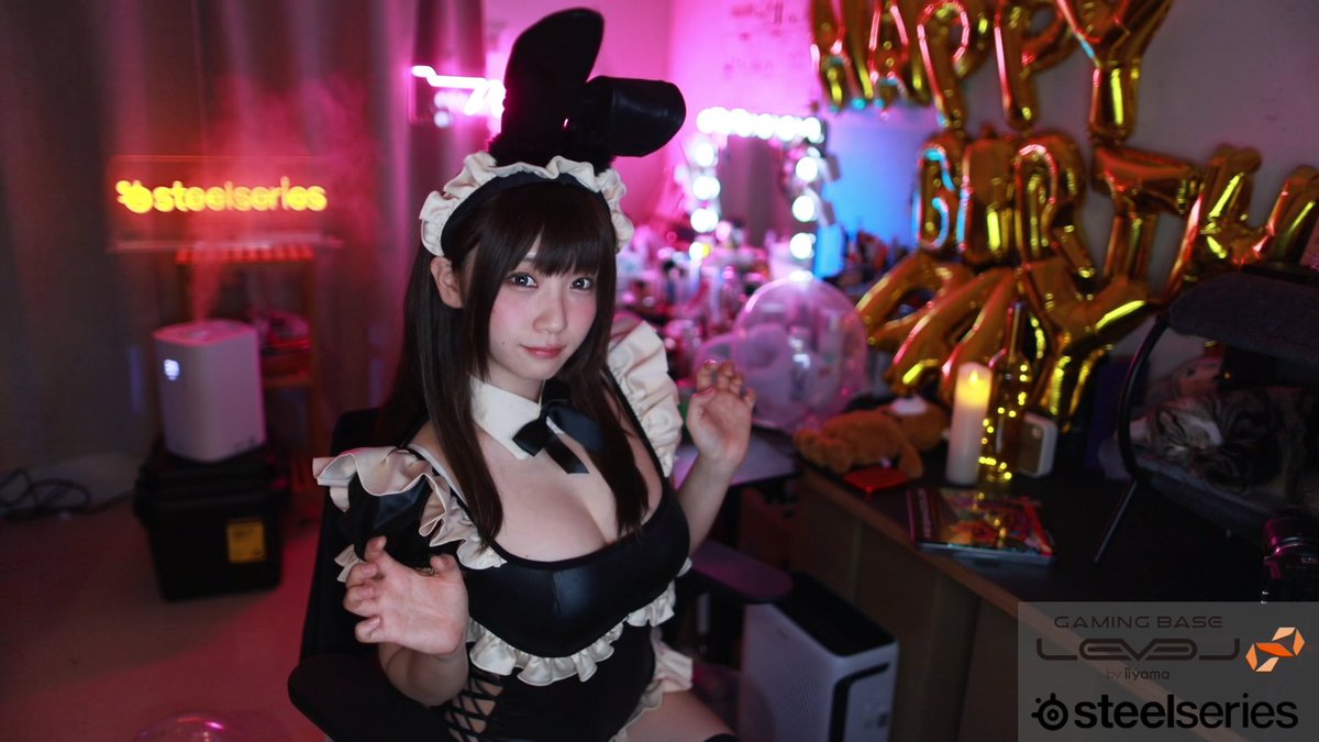moe_love19's tweet photo. 黒の光沢感あるメイド服がおっぱいでパンパンになってるのやばいって…
#伊織もえ https://t.co/xg6Li9xoeO