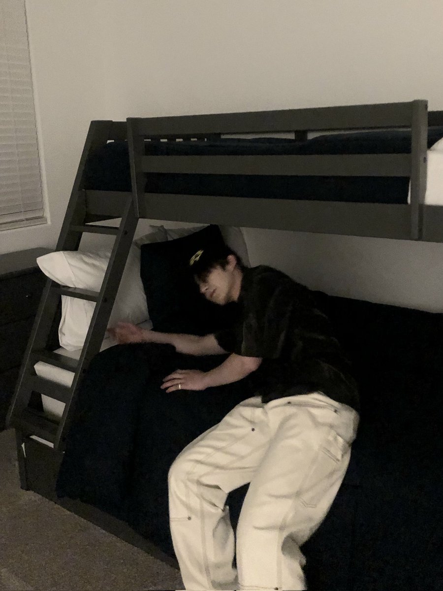 NOMAD_is_here's tweet photo. Good night 🖤

#NOMAD #노매드
#RIVR #리버 https://t.co/fzlyQhZxwm