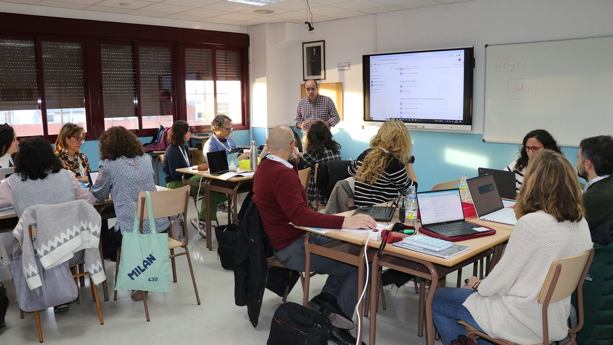 Casvi's tweet photo. Más de 100 profesores de 36 colegios de España (entre ellos #casvivillaviciosa y @CasviTresCantos ), se encuentran en @Casvi, como centro formador IB, para participar en 8 talleres de formación en #metodologíaIB #ProgramaDiploma, organizados por #ACBIE.
https://t.co/Zj3YIbtx2n https://t.co/4WX0V1yeoq