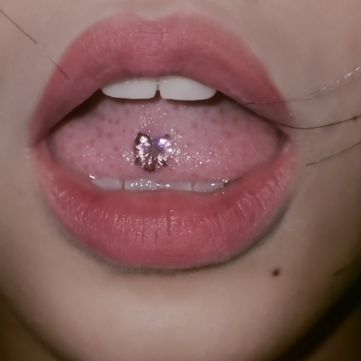 打了接近一年的舌钉，早已成为我身体的一部分