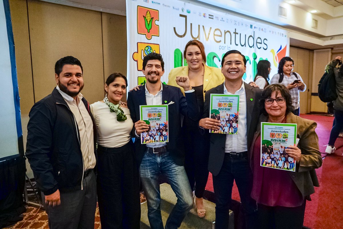 Hemos recibido las propuestas de <a href="/rev_mov/">Reverdes</a> para trabajar por la juventudes  que luchan por la justicia climática y ambiental. 

Nuestro compromiso es claro: llevar sus ideas y propuestas de políticas públicas a la Asamblea Legislativa. Lo haremos con responsabilidad. 💚