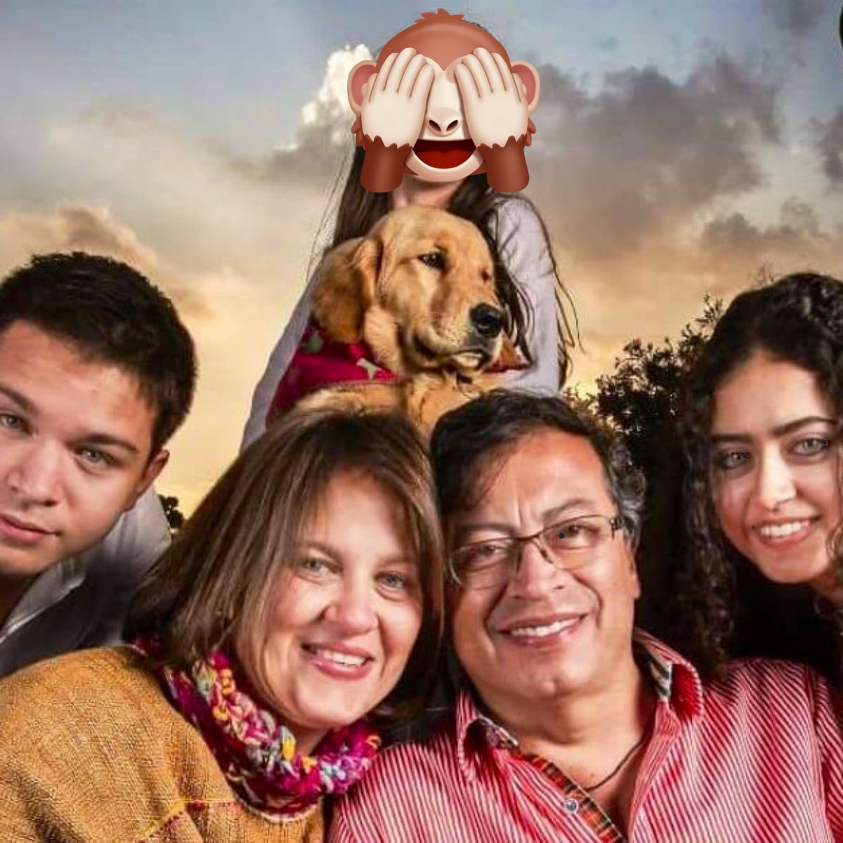 Black_ultra6's tweet photo. Levántate Colombia hay que mantener a esta Familia de vagos inservibles.
@petrogustavo 
@Veronicalcocerg 
@andreapetro91 
@sofiapetroa 
@nicolaspetroB https://t.co/RyFWzy6jII