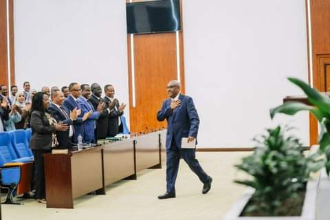 AhunTimes's tweet photo. ላለፉት 11 ዓመታት በም/ጠ/ሚ ያገለገሉት ደመቀ መኮንን፤ ከመንግስትና በገዢው ፓርቲ ከነበራቸው ኃላፊነት መሰናበታቸውን የኢትዮጵያ ኢንሳይደር ምንጮች ገለጹ።

አቶ ደመቀ ምትክ በቦታው ላይ አቶ ተመስገን ጥሩነህ እንደሚሾሙ ይጠበቃል። https://t.co/FmiwfJa6Th