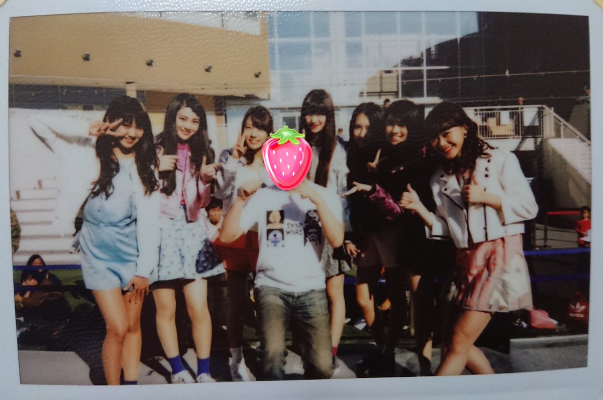 YasuHERO52's tweet photo. 今日は何か皆で過ごす日らいしので、にーよんになって初のチェキと直近のチェキあげておこ #24emotions #にーよん 
ついでのどさくさでにーよんまえのハルナちゃんも #Questy https://t.co/l8CVoFex2R