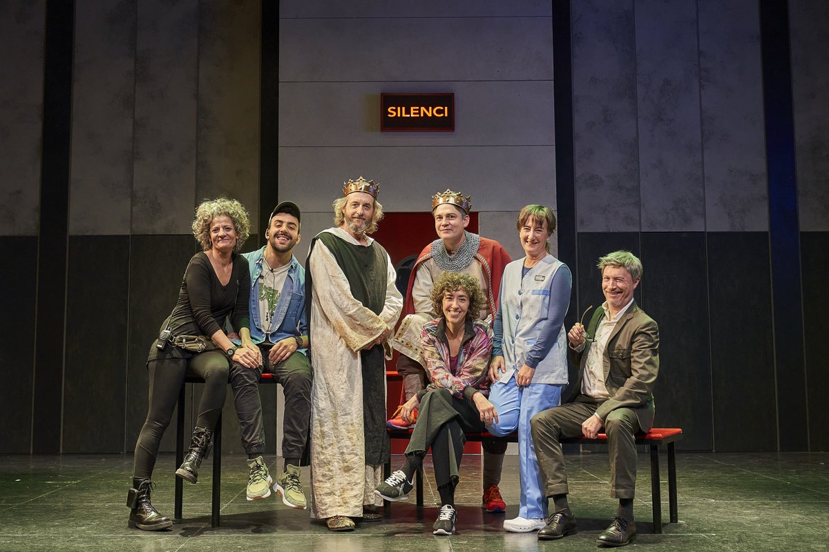 Teatre_Goya's tweet photo. 📣 ÚLTIM CAP DE SETMANA!
Últimes oportunitats per venir a veure #Conqueridors. Una comèdia que a més d'ensenyar-te història et farà riure sense parar.
🎟️ https://t.co/dlZuoe1qKX https://t.co/QMYTu85aQv