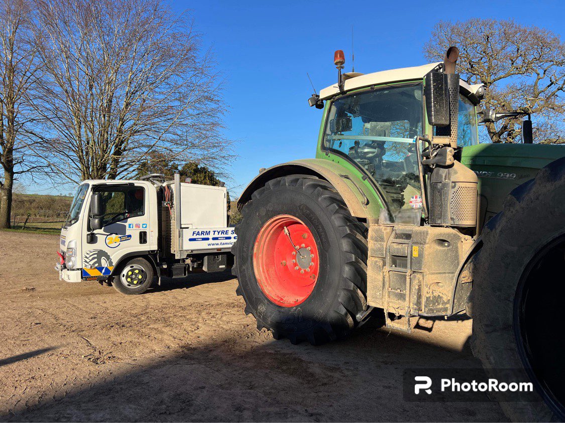 Pair of Michelin 710/75R42 Axiobib 2 tyres fitted recently near Grantham #Michelin #Michelinagriuk #tyre #tyres #tractor #tractors #farm #farms #farming #lincolnshirefarming #crop #crops #field #agri #agricultural #farmers #Grantham #Tanvic #tanviccommercialgrantham #service