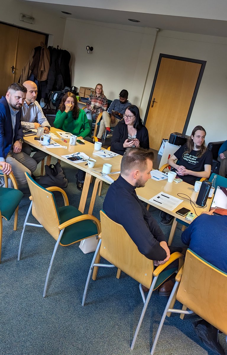 Info_NewEurope's tweet photo. Mieliśmy okazję uczestniczyć w szkoleniu dotyczącym komunikacji kryzysowej i metod przekazywania trudnych informacji. Przetestowaliśmy program szkoleniowy dla policjantów, który uczy, jak taktownie przekazywać złe wiadomości rodzinom. Dziękujemy Fundacji Leja za zaproszenie! https://t.co/YNqyOlaJo7