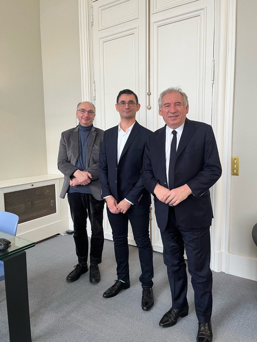 Cette semaine, les directions d’<a href="/IERP_aqua/">IERP_aqua</a> et de VIM ont été reçues par Mr <a href="/bayrou/">François Bayrou</a> en lien avec la nouvelle note stratégique du @HCP_Le_Plan pour échanger sur les études menées au <a href="/INRAE_DPT_SA/">INRAE Santé Animale</a> sur les maladies infectieuses aquacoles, leurs diagnostics et traitements. Photo !