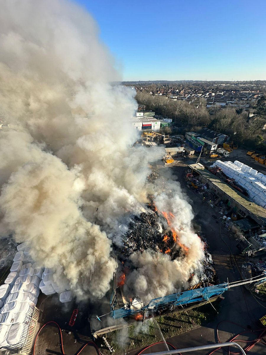 ECFRS's tweet photo. Big shoutout to the amazing volunteers at @salvationarmy! 🙌🏼 They were there for us during a challenging weekend at a recycling centre fire in Pitsea. 

Their support kept our hardworking crews well-fed and hydrated, allowing us to tackle the incident ❤️ https://t.co/eBNkYGpm0L