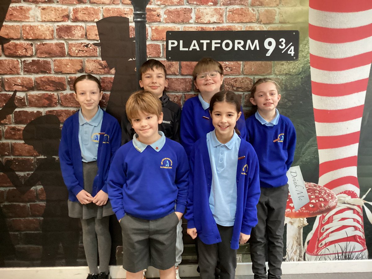 OlsaSports's tweet photo. 2023-2024 School Sports Organising Crew with their new badges ⭐️ https://t.co/nDc1kG4seM