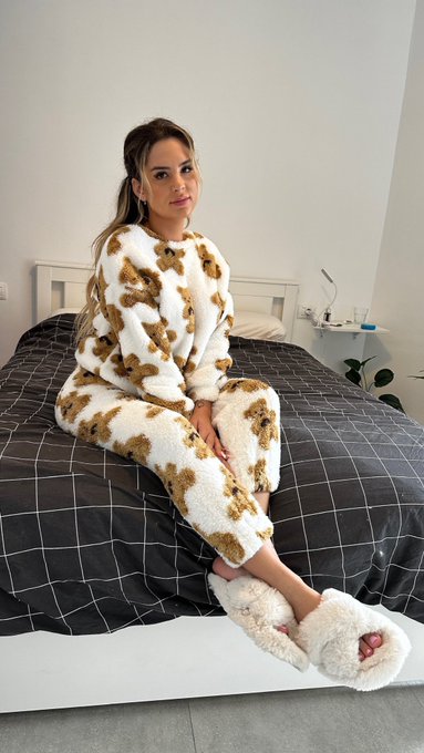 Vieni a letto con me? https://t.co/aSUZ6GvHft