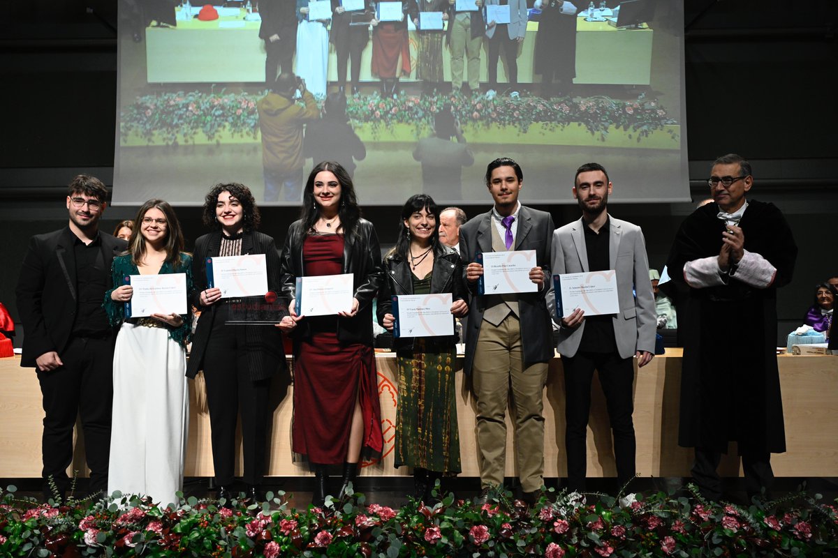 En la modalidad colectiva el Premio "Estudiante del año del <a href="/ceum_es/">CEUM - Consejo de Estudiantes</a>" se ha otorgado a los estudiantes del 3º Grado <a href="/UMUClasicas/">UMU Clásicas</a> Paula del Carmen Alcaraz López, Caridad Huerta Simón, Ana Jiménez Jorquera, Lucía Martínez Mira, Antonio Muelas López, Ricardo Pina Cayuelas.