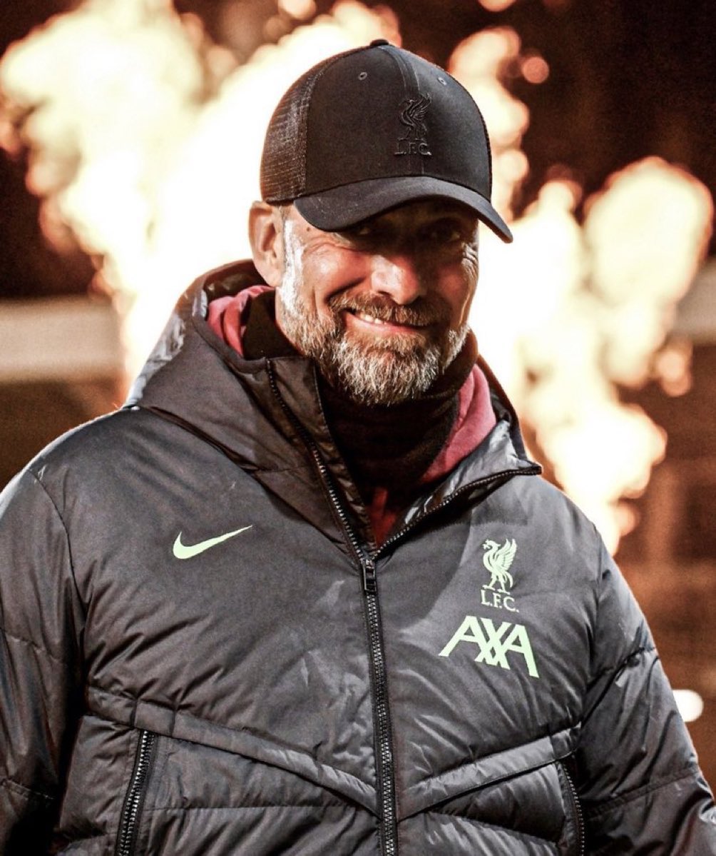 يورغن كلوب من وجهة نظري أتوقع محطته القادمه بين ناديين أو يرجع ألمانيا فمثلا نادي برشلونه يحتاجه وباريس يحتاجه عشآن الأبطال يحققها لهم ولو لمره في حياتهم غير كذا يرجع للدوري الألماني وفي إحتمال بسيط وضعيف أنه يكون يوم من الأيام مدرب للهلال لأن الكل يعمل للهلال وفهمكم كفايه ..