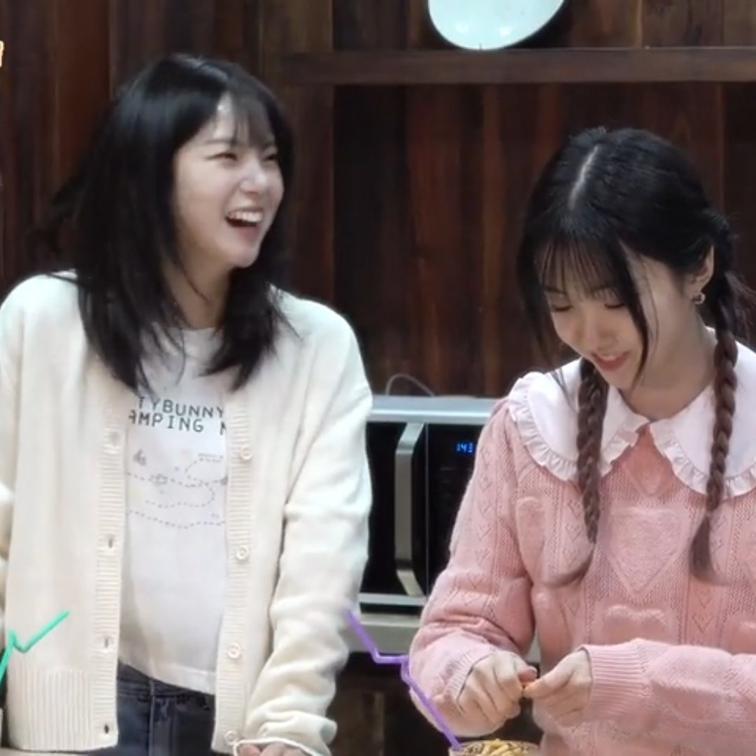 #Kep1er #케플러 #최유진
맏막즈 케미… 사실 인생 3회차처럼 야물딱진 예서으르신인데 응애는 어쩔 수 없는 응애라서 입에 묻히고 우유로 바다 만들어놓고 ㅋㅋㅋㅋㅋㅋ 유진웅니가 챙겨주면 얌전히 챙김 당함