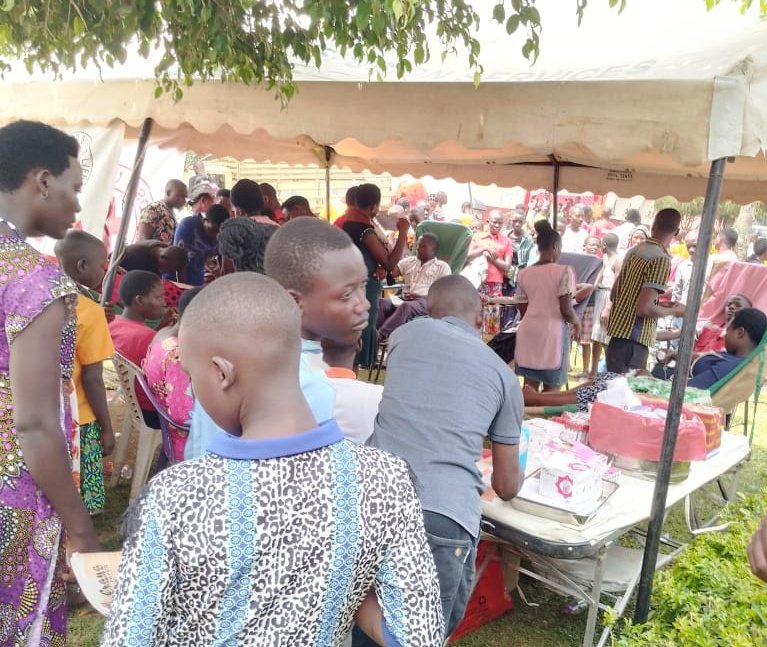 UgandaRedCross's tweet image. So far, 171 units of blood collected in Kinkiizi during day 2 of the Youth Confrence organised by the Church of Uganda. 

This is part of our youth engagement in "out of school" activities.

#RukungiriBranch
#YouthEngagement 
#BloodIsLife
#BloodSavesLives 

@ubtsug1