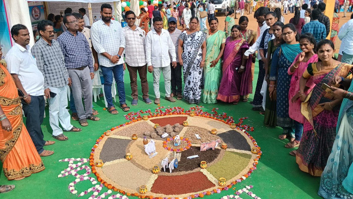 APZBNF's tweet photo. Districts Palnadu,Chittoor,Kurnool,East Godavari,Anakapalli from @APZBNF  won awards for their excellence in #naturalfarming during 75th #RepublicDay2024  celebrations. @vijaythallam, @AndhraPradeshCM, @ap_agriculture, @AgriGoI https://t.co/T5QaMlJNLi