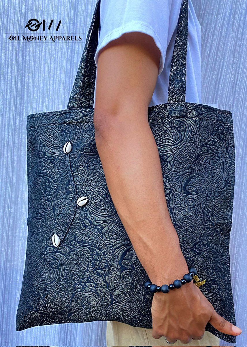 OilMoneyApparel's tweet photo. Forget those boring, flimsy plastic grocery bags and upgrade to an OMA Tote! It's a shopping superhero big enough to carry all your goodies in one go! Say goodbye to awkwardly juggling multiple bags and hello to easy breezy shopping trips.

PRICE: ₦6,500 https://t.co/BZ9Dl7kRWz