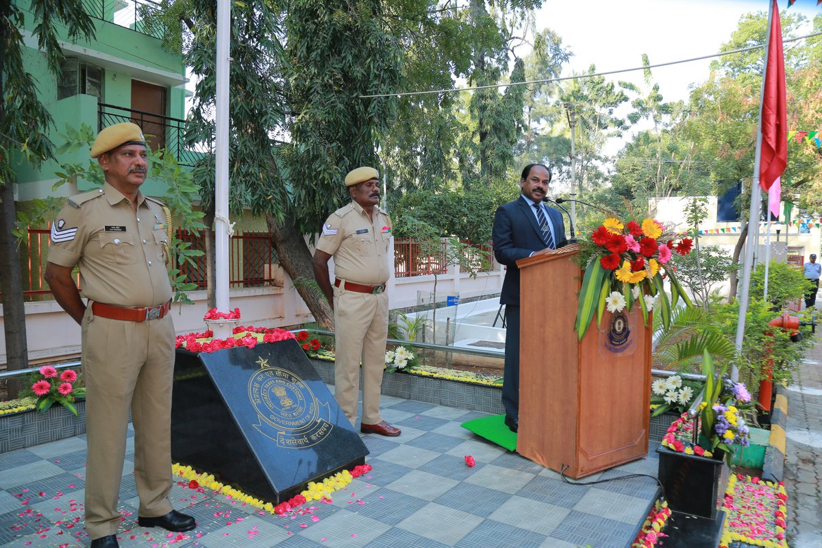 GstSalem's tweet photo. On the occasion of 75th Republic Day, Hon'ble Commissioner Shri Sidlingappa Teli IRS unfurled the National Flag and addressed the Officers and Staff of Salem GST &amp; Central Excise Commissionerate.
#HappyRepublicDay2024 https://t.co/46gT9ZH2HD