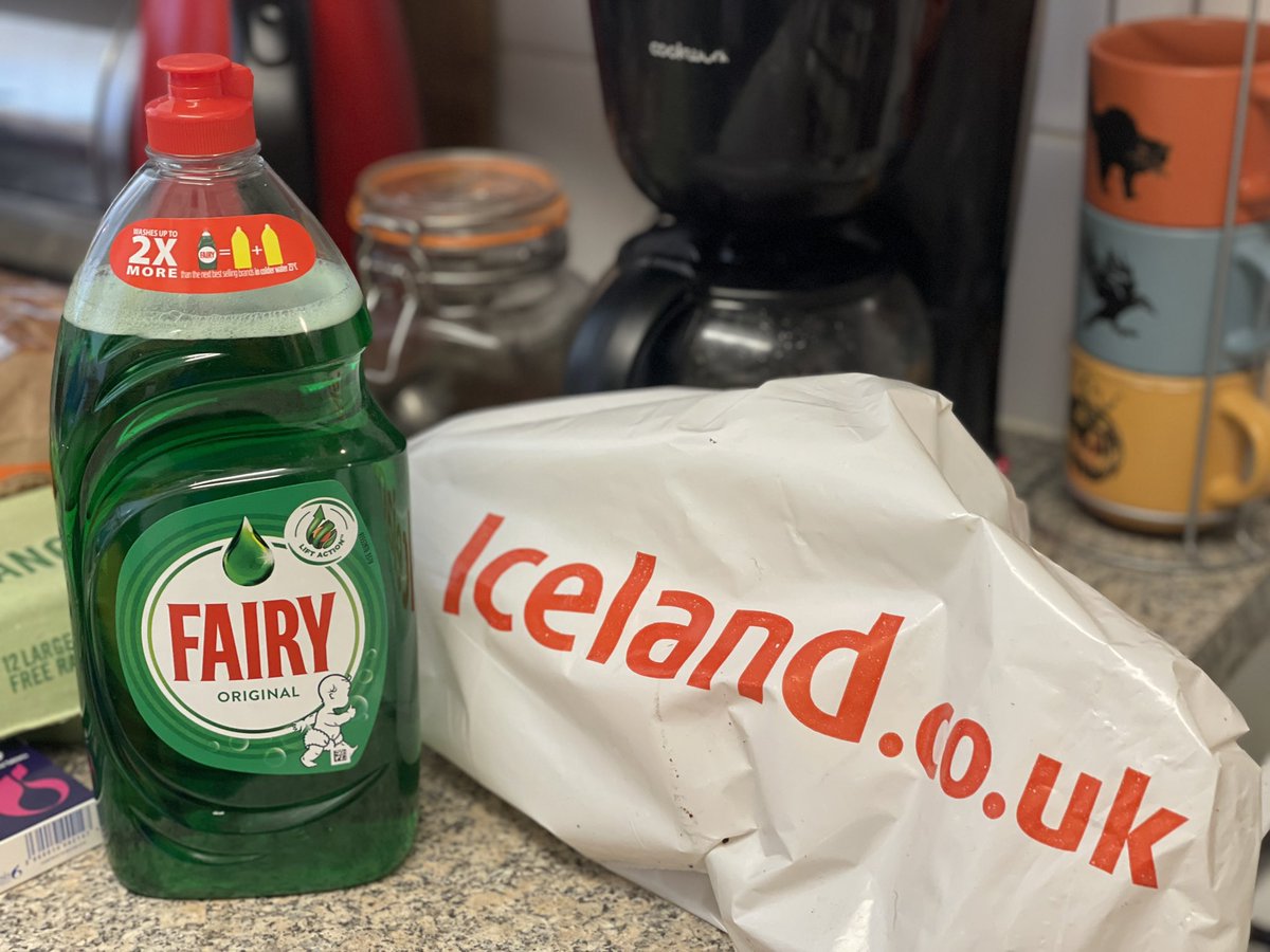 <a href="/ProcterGamble/">Procter & Gamble</a>  <a href="/PandgP/">Pandg proctorandgamble</a> <a href="/IcelandFoods/">Iceland Foods ❄️</a>  #fairyliquid is this what constitutes a full bottle? Just arrived in my <a href="/IcelandFoods/">Iceland Foods ❄️</a> shopping delivery - no spill evident but a very #shortorder - not full ! Please advise!?!