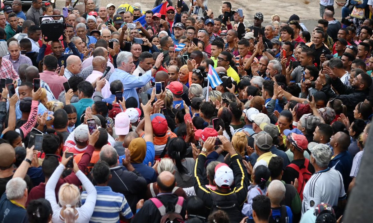 DiazCanelB's tweet photo. #Cuba se levanta todos los días por encima de las dificultades y crea. Lo vivimos en Maisí y Río Cauto, tierra de #GenteQueSuma, trabajadora y entusiasta. Agradezco el cariño con que nos recibieron. Energiza mucho dialogar con nuestro pueblo. Hoy seguimos en Holguín y Las Tunas. https://t.co/f9Ocd73KHQ