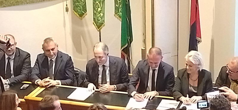 Emmenews -  Tavolo permanente della Valbasento, a Ferrandina la firma del documento programmatico per il rilancio e lo sviluppo della Basilicata dlvr.it/T1vdtP