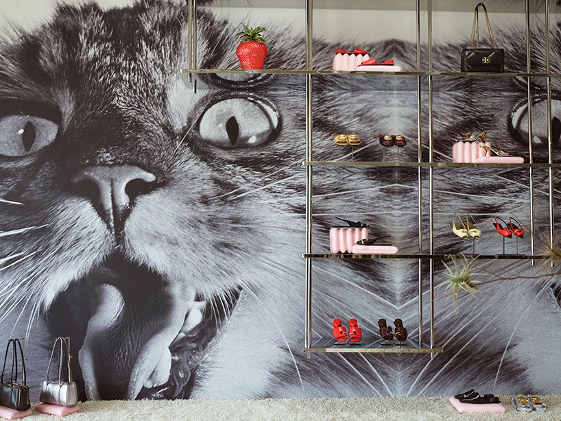 . @toryburch and humberto leon unveil new LA concept store with cat-inspired interior designboom.com/design/tory-bu…