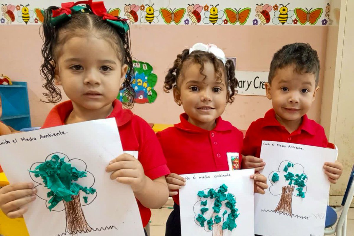 mineducacion_ve's tweet photo. En la semana de la educación ambiental, nos unimos en un canto de amor y respeto hacia nuestra madre tierra. 

Desde las aulas de Venezuela, sembramos las semillas de la consciencia en los/as jóvenes estudiantes.

#DiálogoaYDiplomacia
@NicolasMaduro
@_LaAvanzadora https://t.co/JUBOPKaZNO