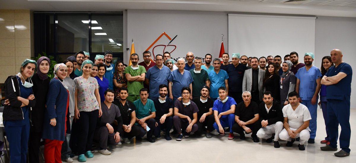 profsezaiyilmaz's tweet photo. Dünyanın İlk 6’lı Çapraz Karaciğer Nakli Malatya’da Gerçekleştirildi. İnönü Üniversitesi, tıp dünyasına damgasını vuran bir başarıya daha imza attı. Sistem sayesinde organ nakli bekleyen hastalara, sadece ülkemizde değil tüm dünyada çapraz karaciğer nakli yeni umut olmuştur. https://t.co/hGaPrRCrks