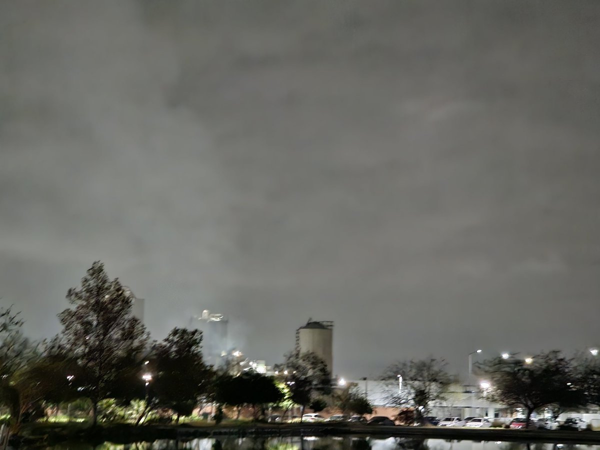 JAPAMX77's tweet photo. #cemex #contaminacion #centrika #monterrey

@nuevoleon otra vez carnita asada 🥩 aquí en la cementera de Conchello Y Ruiz Cortines

@telediariomty @info7mty https://t.co/3ZOMY8Q2P9