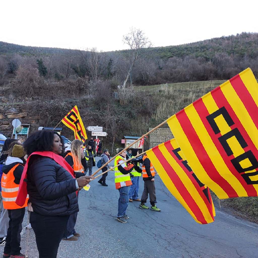 CCOOLleida's tweet photo. 🔔Vaga als hotels i cafeteries de les pistes d’esquí de Lleida, motiu: condicions salarials, roba de treball adequada, mesures de seguretat, plus de transport…
https://t.co/T2StfFTWRk https://t.co/WrxlNWklaX