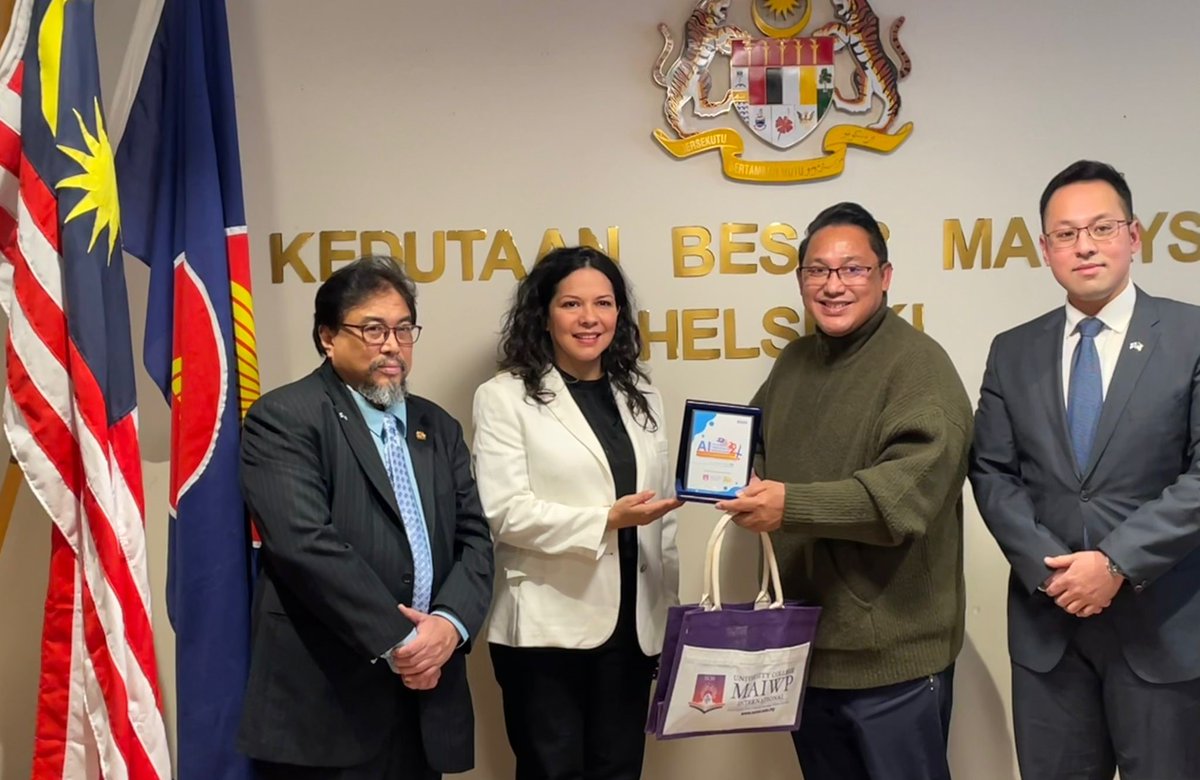 MYEmbHelsinki's tweet photo. @official_ucmi, @VisitEDUfinn, and @MYEmbHelsinki finding constructive ways to move forward in the vast areas of education cooperation between Malaysia 🇲🇾 - Finland 🇫🇮 1/2 https://t.co/a51nB2Px7P