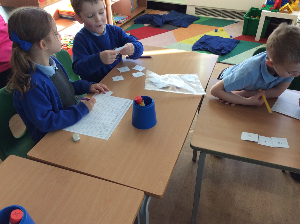 AppleySaintsCE's tweet photo. #ABASY1 enjoyed playing a game with their partner to practise comparing numbers. The children were very competitive! #abasmat @WhiteRoseEd @FriendsPrimary @WN6_Mums https://t.co/TG8HjptsZS