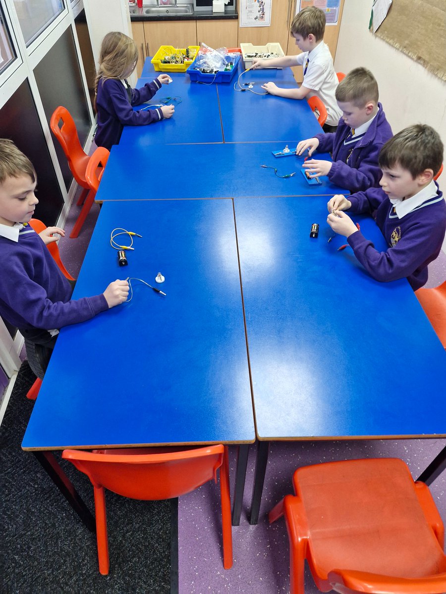 StAlbans_Sch's tweet photo. Year Two enjoyed creating circuits yesterday as part of our electricity lessons #MrsF #sci https://t.co/Ne6TCdmMIP