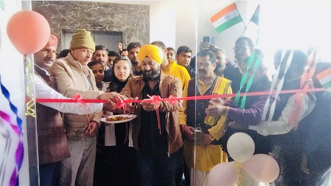 ParamjeetDang's tweet photo. #रीवा
आज यूनिवर्सिटी रोड स्तिथ रुद्र टावर में SIRT लाइब्रेरी की तृतीय ब्रांच का उद्घघाटन फीता काट के किया लाइब्रेरी के डायरेक्टर युवा साथी राकेश तिवारी जी को बधाई शुभकामनाएँ। 
#liabrary  
@DrMohanYadav51 @rshuklabjp @BJP4MP @BJP4Rewa https://t.co/BwjX8ufWLY