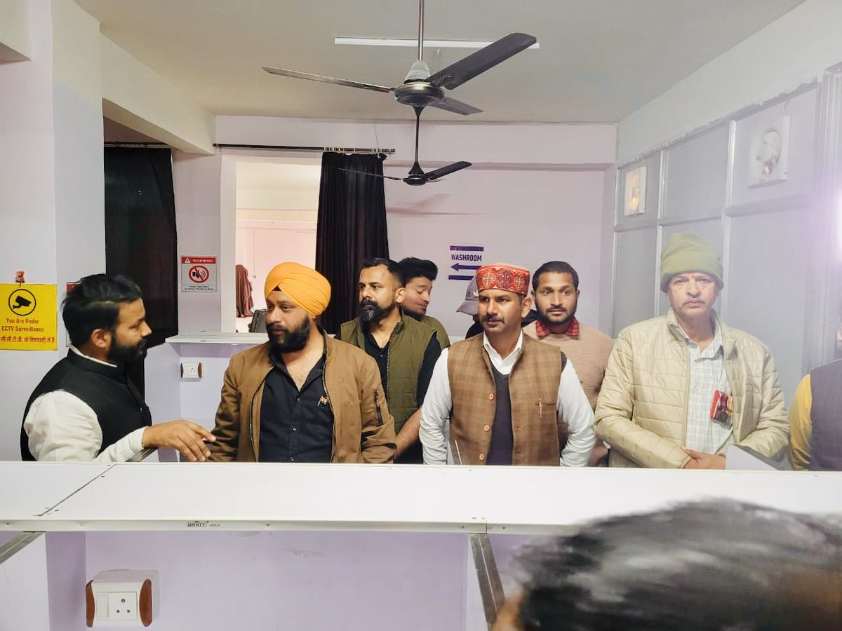 ParamjeetDang's tweet photo. #रीवा
आज यूनिवर्सिटी रोड स्तिथ रुद्र टावर में SIRT लाइब्रेरी की तृतीय ब्रांच का उद्घघाटन फीता काट के किया लाइब्रेरी के डायरेक्टर युवा साथी राकेश तिवारी जी को बधाई शुभकामनाएँ। 
#liabrary  
@DrMohanYadav51 @rshuklabjp @BJP4MP @BJP4Rewa https://t.co/BwjX8ufWLY
