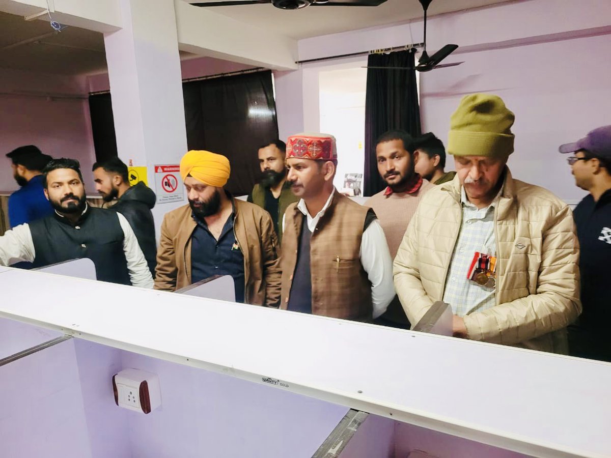 ParamjeetDang's tweet photo. #रीवा
आज यूनिवर्सिटी रोड स्तिथ रुद्र टावर में SIRT लाइब्रेरी की तृतीय ब्रांच का उद्घघाटन फीता काट के किया लाइब्रेरी के डायरेक्टर युवा साथी राकेश तिवारी जी को बधाई शुभकामनाएँ। 
#liabrary  
@DrMohanYadav51 @rshuklabjp @BJP4MP @BJP4Rewa https://t.co/BwjX8ufWLY