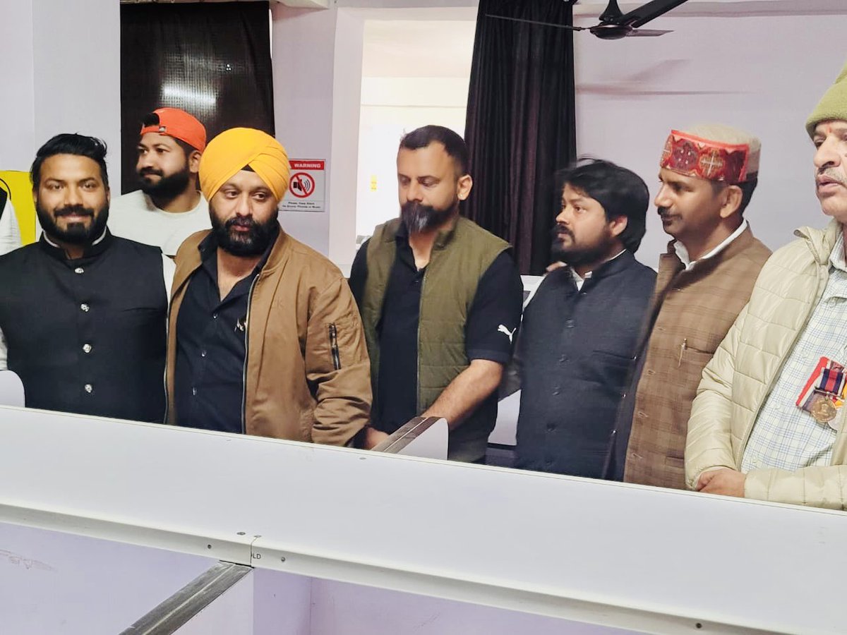 ParamjeetDang's tweet photo. #रीवा
आज यूनिवर्सिटी रोड स्तिथ रुद्र टावर में SIRT लाइब्रेरी की तृतीय ब्रांच का उद्घघाटन फीता काट के किया लाइब्रेरी के डायरेक्टर युवा साथी राकेश तिवारी जी को बधाई शुभकामनाएँ। 
#liabrary  
@DrMohanYadav51 @rshuklabjp @BJP4MP @BJP4Rewa https://t.co/BwjX8ufWLY