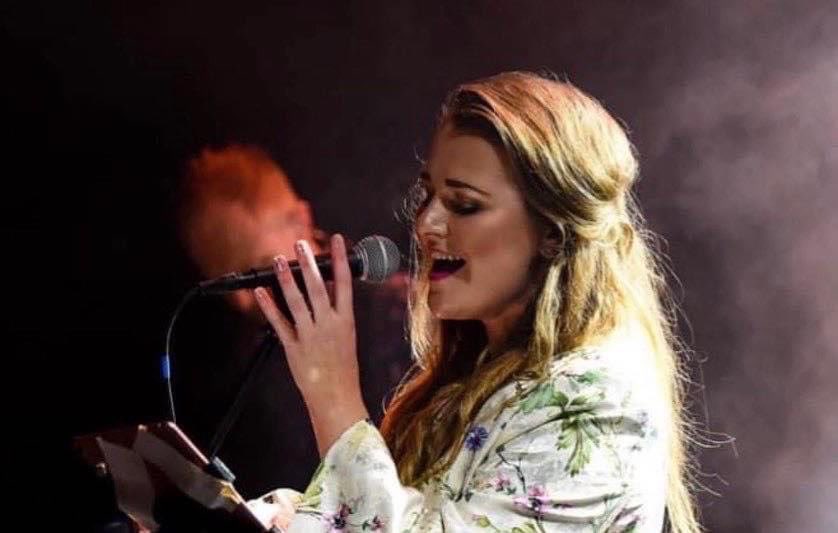 We have the incredibly talented Megan Lee singing tonight from 7-10pm!🤩🎶

📱foxandhoundssproston.co.uk/book-a-table/
📞 01606841180