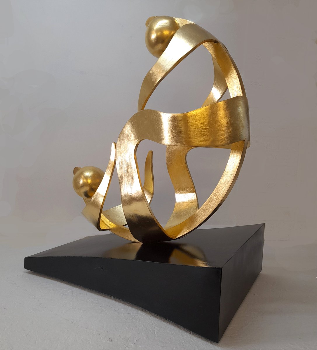 malcolmtait's tweet photo. "A Helping Hand" gilded shaped plywood 95 x 79 x 63 cm. “The cradle rocks above an abyss, and common sense tells us that our existence is but a brief crack of life between two eternities of darkness.” The first sentence from Vladimir Nabokov’s book “Speak Memory. https://t.co/WgtDHWm1JY